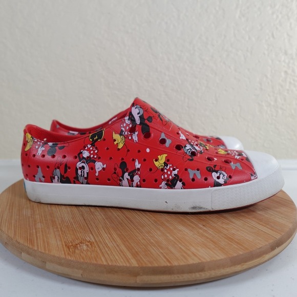 Disney X Native Minnie Mouse Women Size 11 Shoes Red Slip On Waterproof Sneakers - Picture 2 of 12